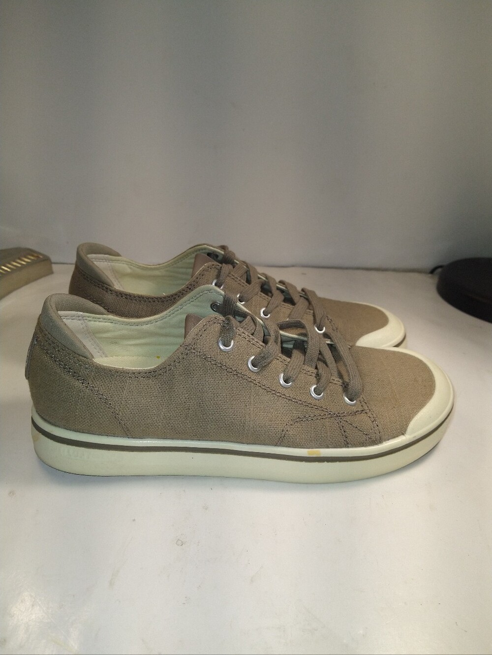 Keen Elsa III Canvas Low Top Comfort Casual Sneakers Shoes Women's sz 9.